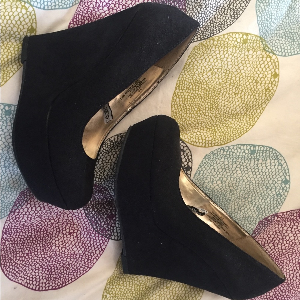 Suede-like black platform wedges, barely worn 7.5